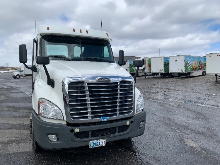 2020 Freightliner Cascadia in Pottsville, PA — photo 2