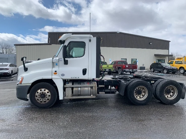 2020 Freightliner Cascadia in Pottsville, PA — photo 4