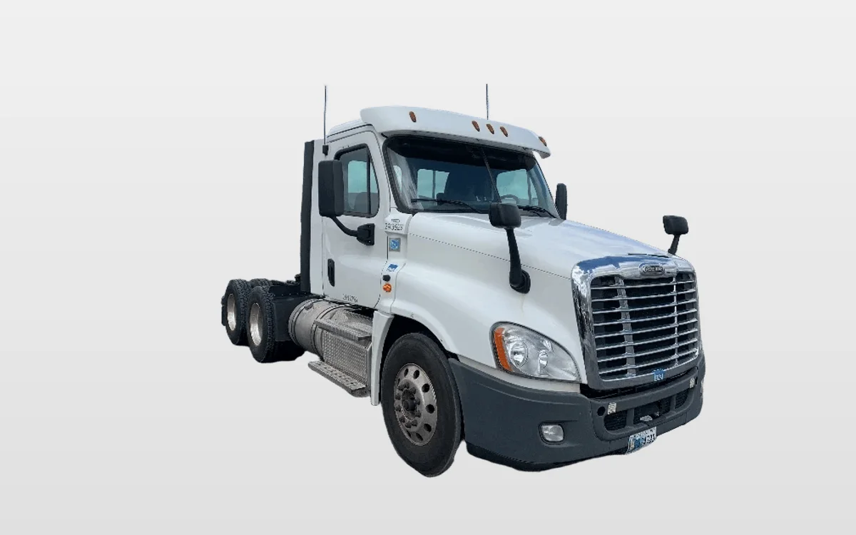 2020 Freightliner Cascadia - image 1