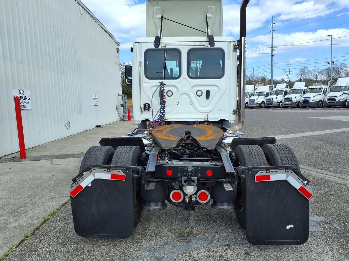 2020 Freightliner Cascadia - image 5