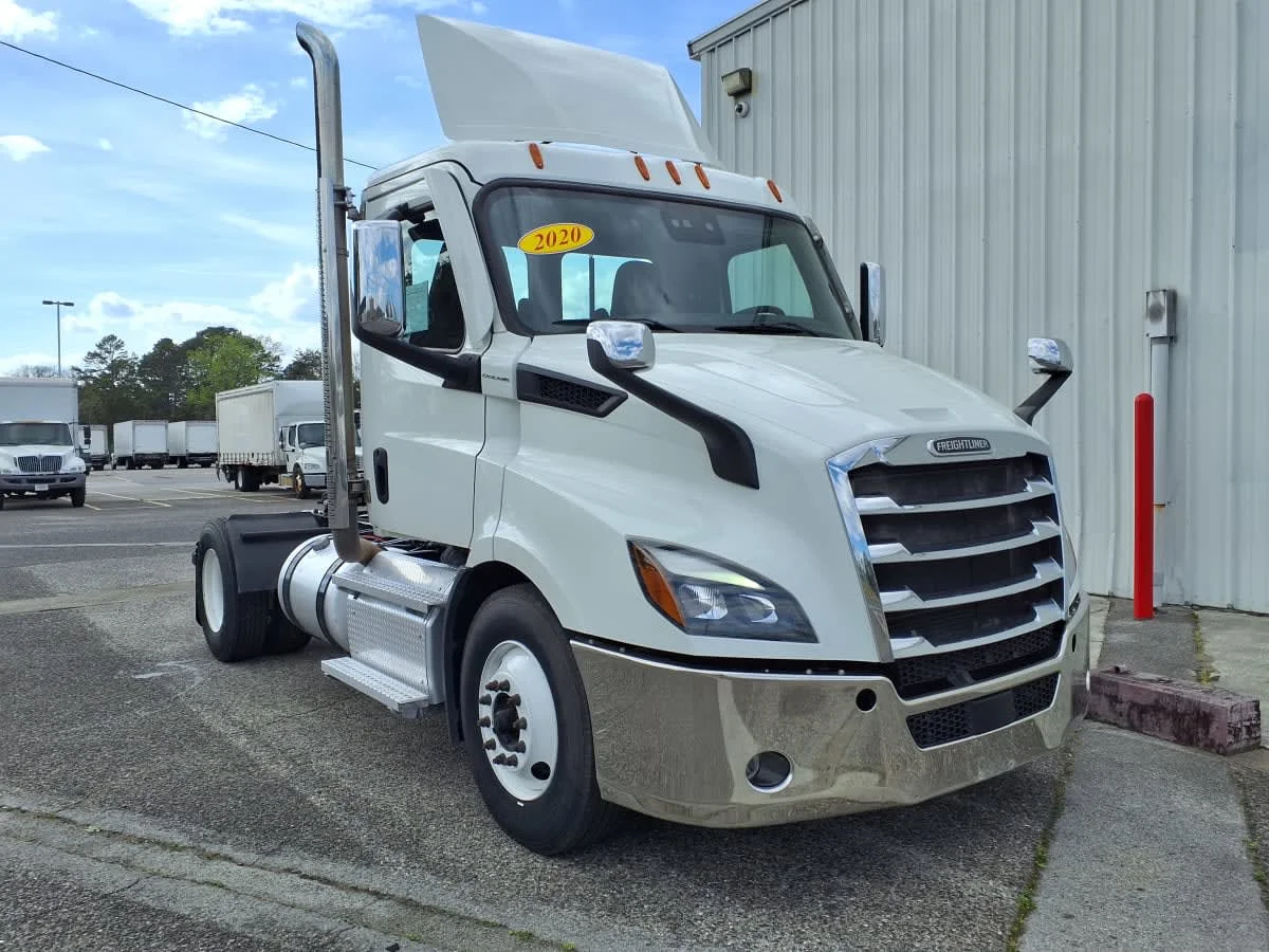 2020 Freightliner Cascadia in Knoxville, TN — photo 3