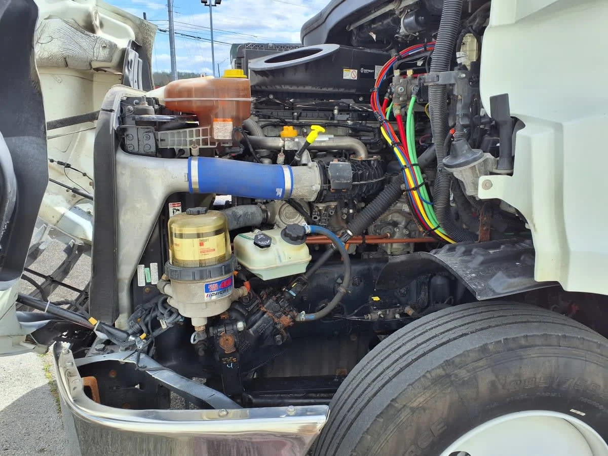 2020 Freightliner Cascadia in Knoxville, TN — photo 8