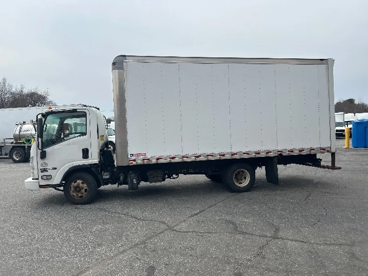 2018 Isuzu NPR - image 4