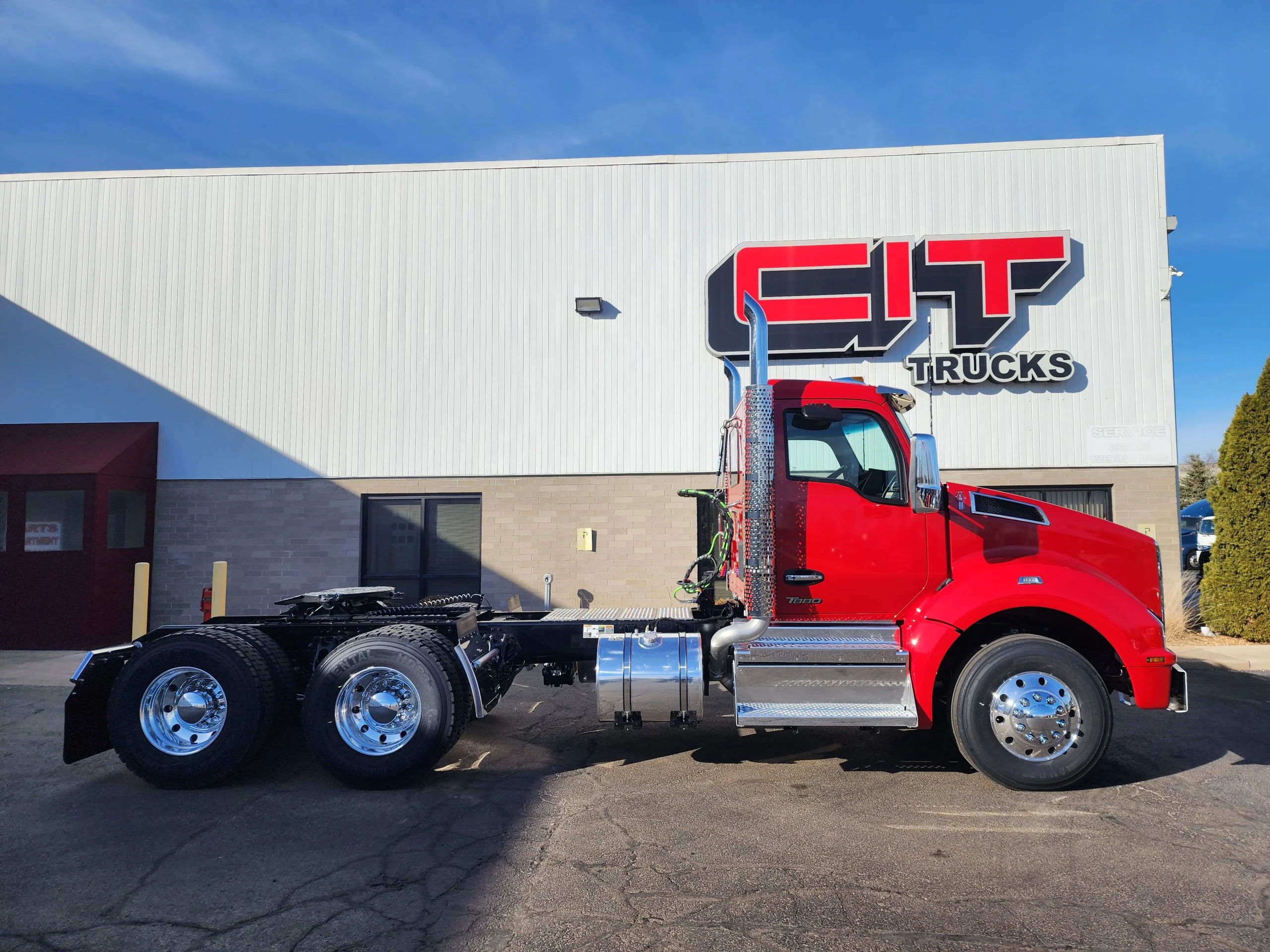 2027 Kenworth T880 - image 6