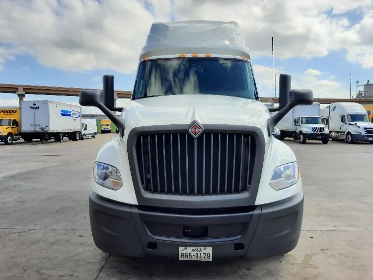 2023 International LT - image 2