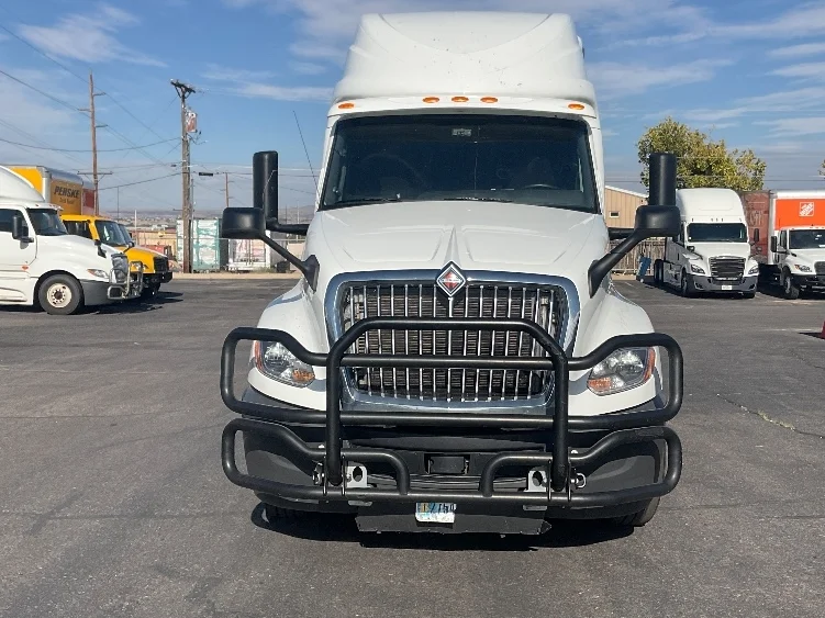 2019 International LT - image 2