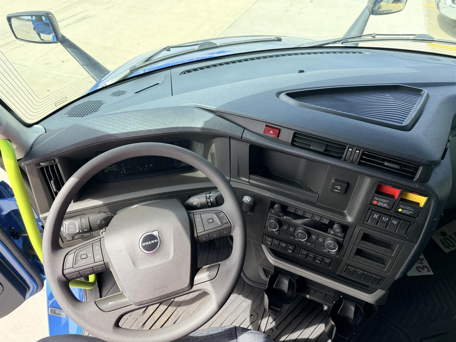 2026 Volvo in Kansas City, MO — photo 4