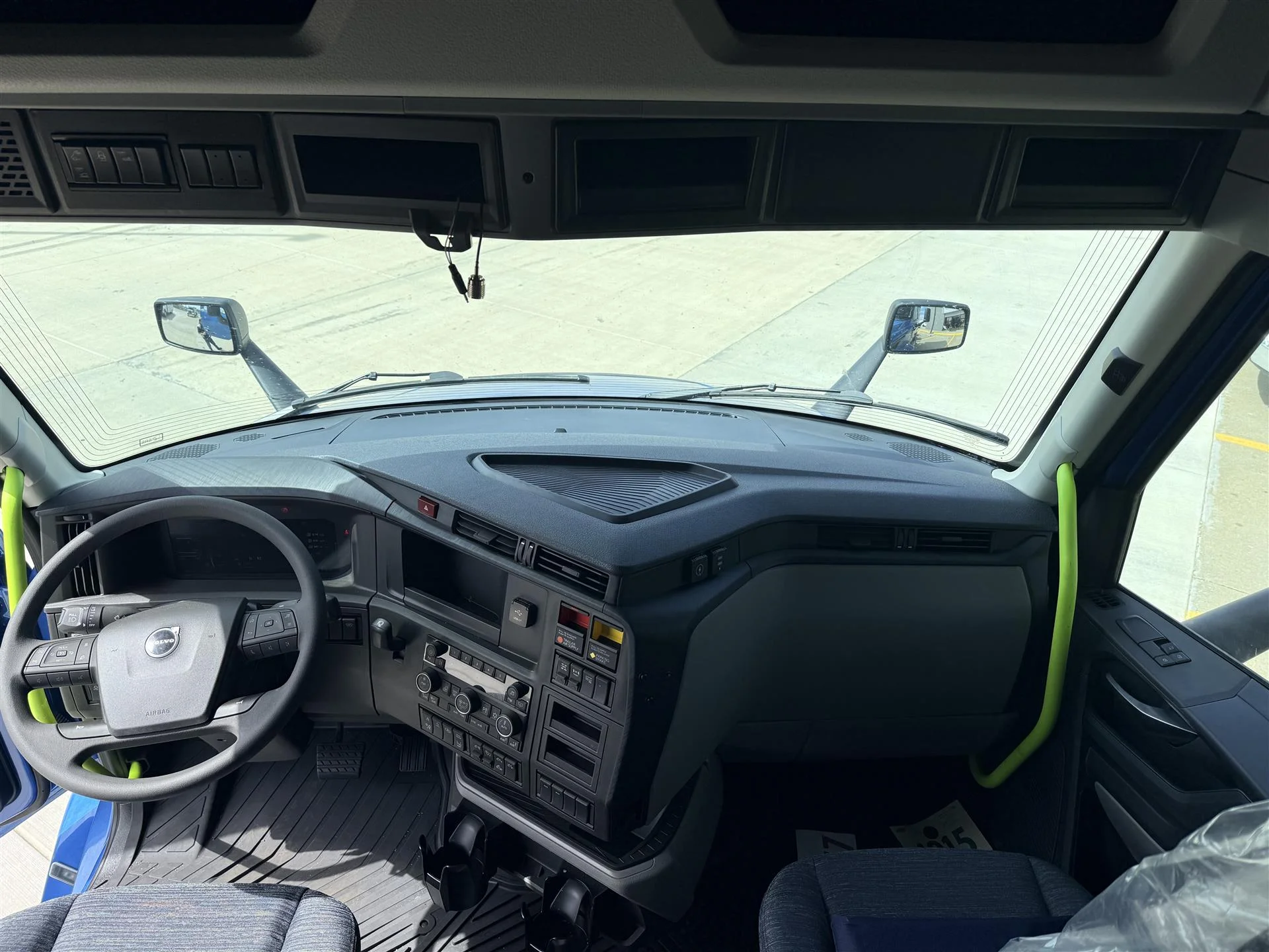 2026 Volvo in Kansas City, MO — photo 9