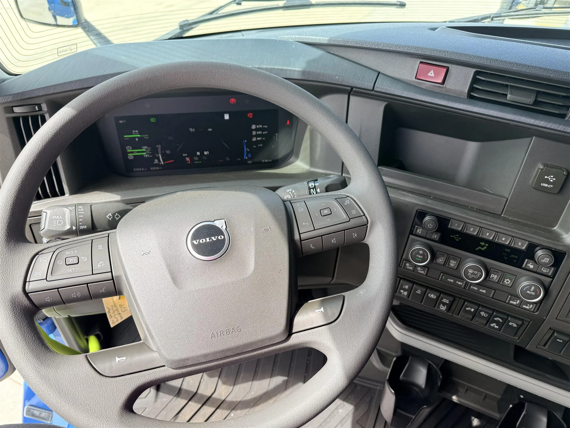 2026 Volvo in Kansas City, MO — photo 5