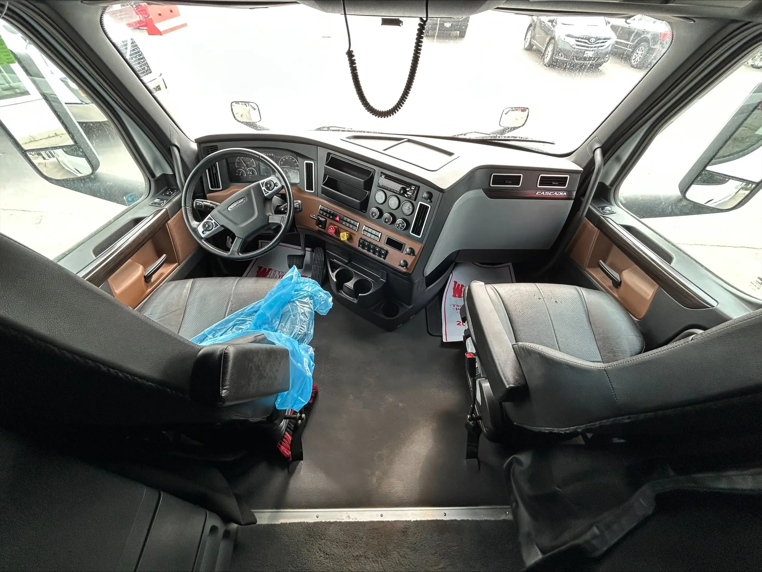 2022 Freightliner Cascadia in Winnipeg, MB — photo 8