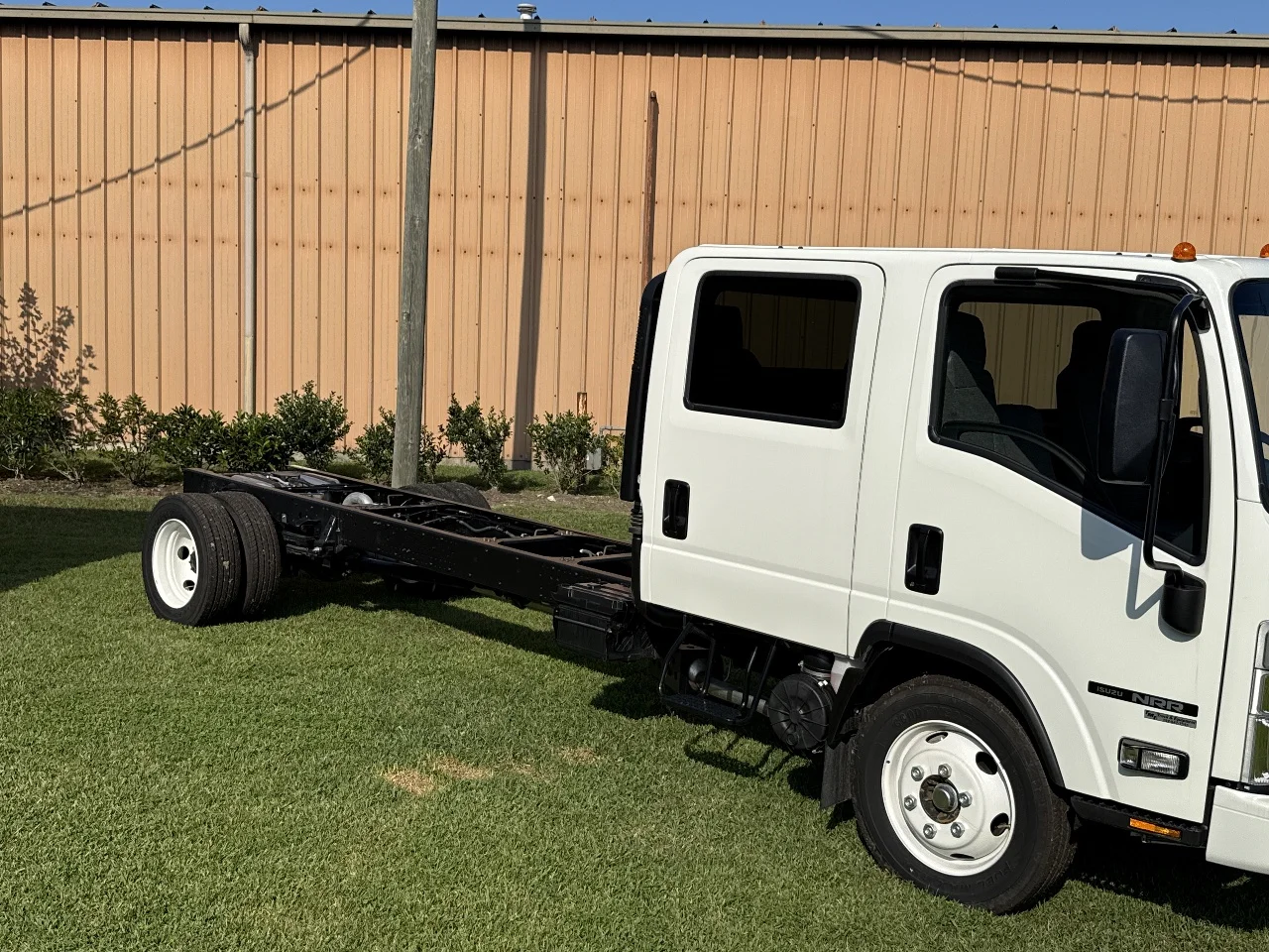 2026 Isuzu NRR in Norfolk, VA — photo 5