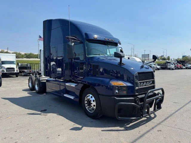 2024 Mack Anthem - image 3