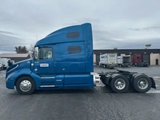 2019 Volvo VNL 760 - image 4