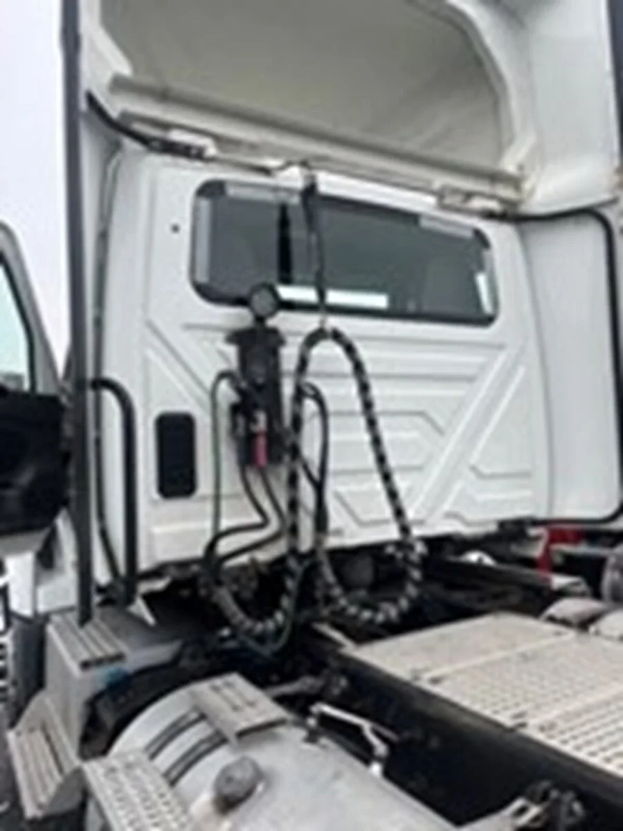 2020 International LT - image 5