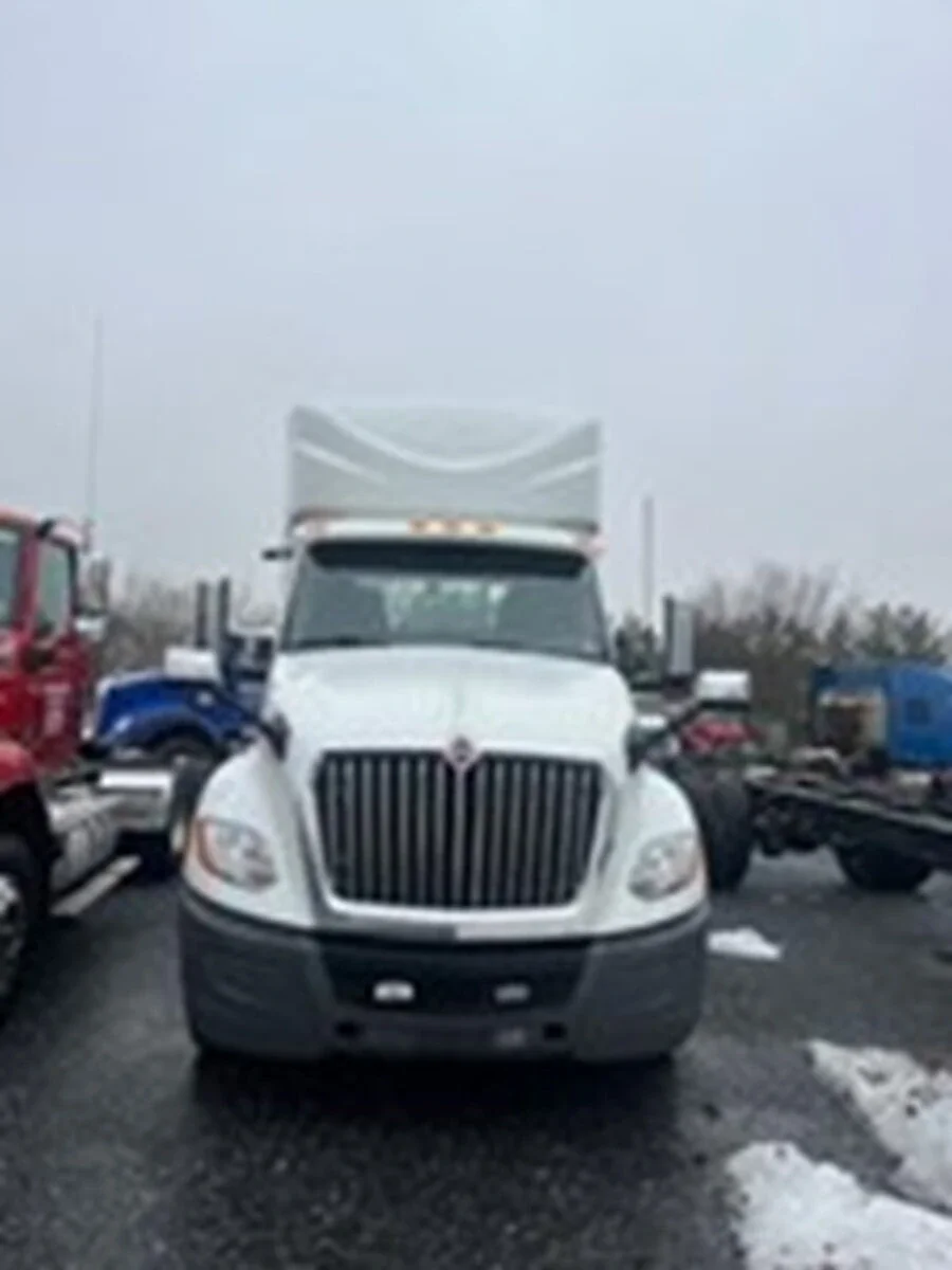 2020 International LT - image 3