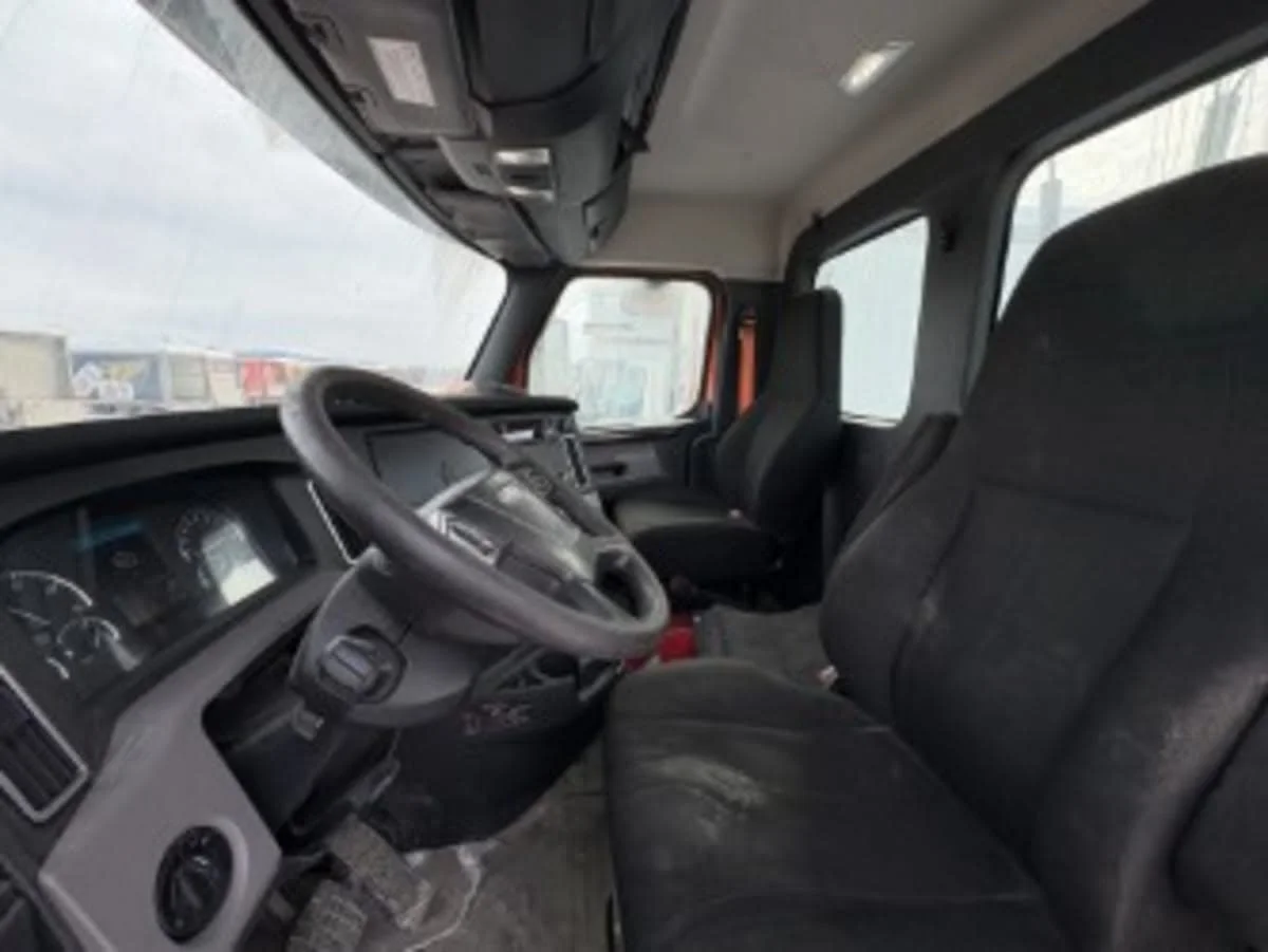 2019 Freightliner Cascadia in Anchorage, AK — photo 7