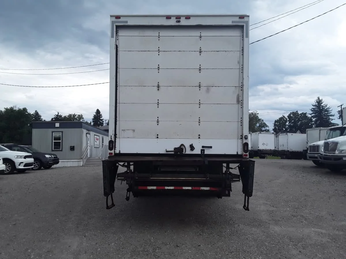 2018 International 4300 in Pittsburgh, PA — photo 5