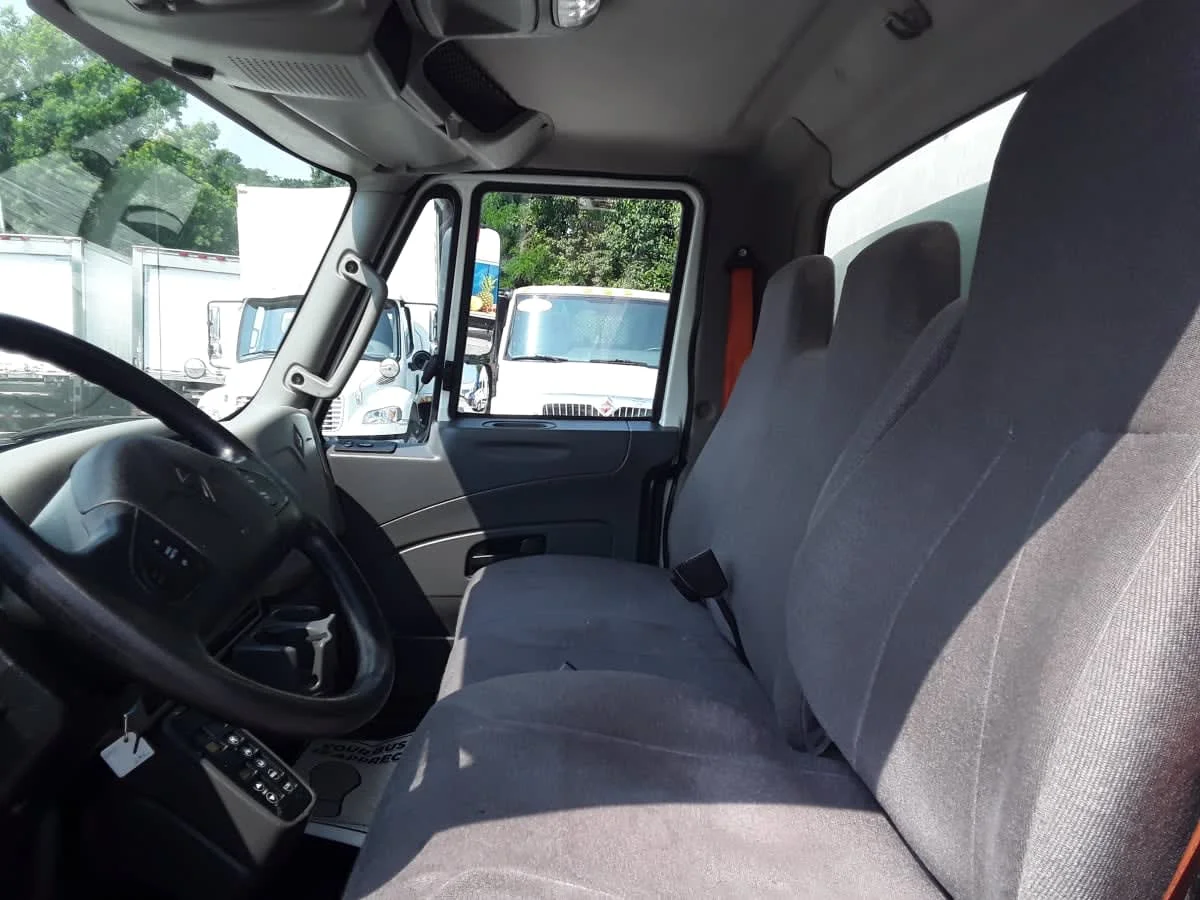 2018 International 4300 in Pittsburgh, PA — photo 7