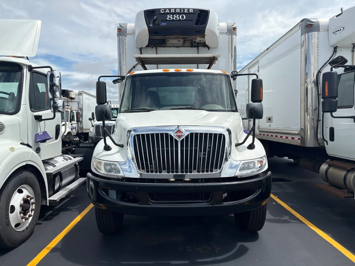 2018 International 4300 - image 2