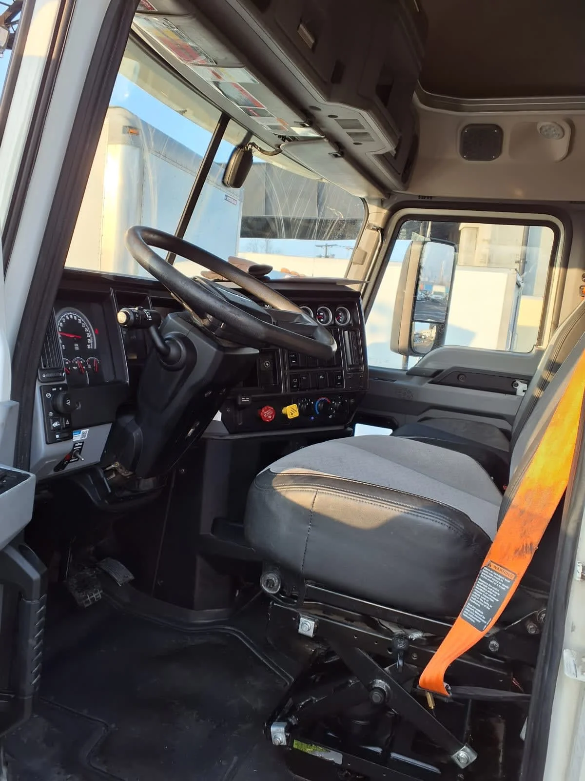 2020 Mack Anthem in Newark, NJ — photo 7