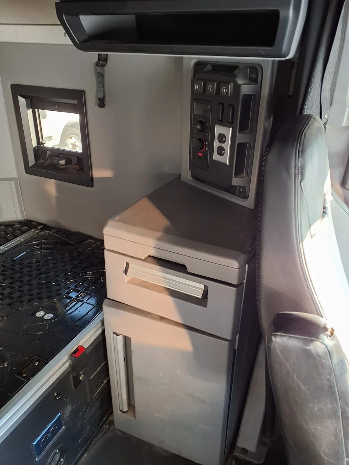 2020 Mack Anthem - image 12