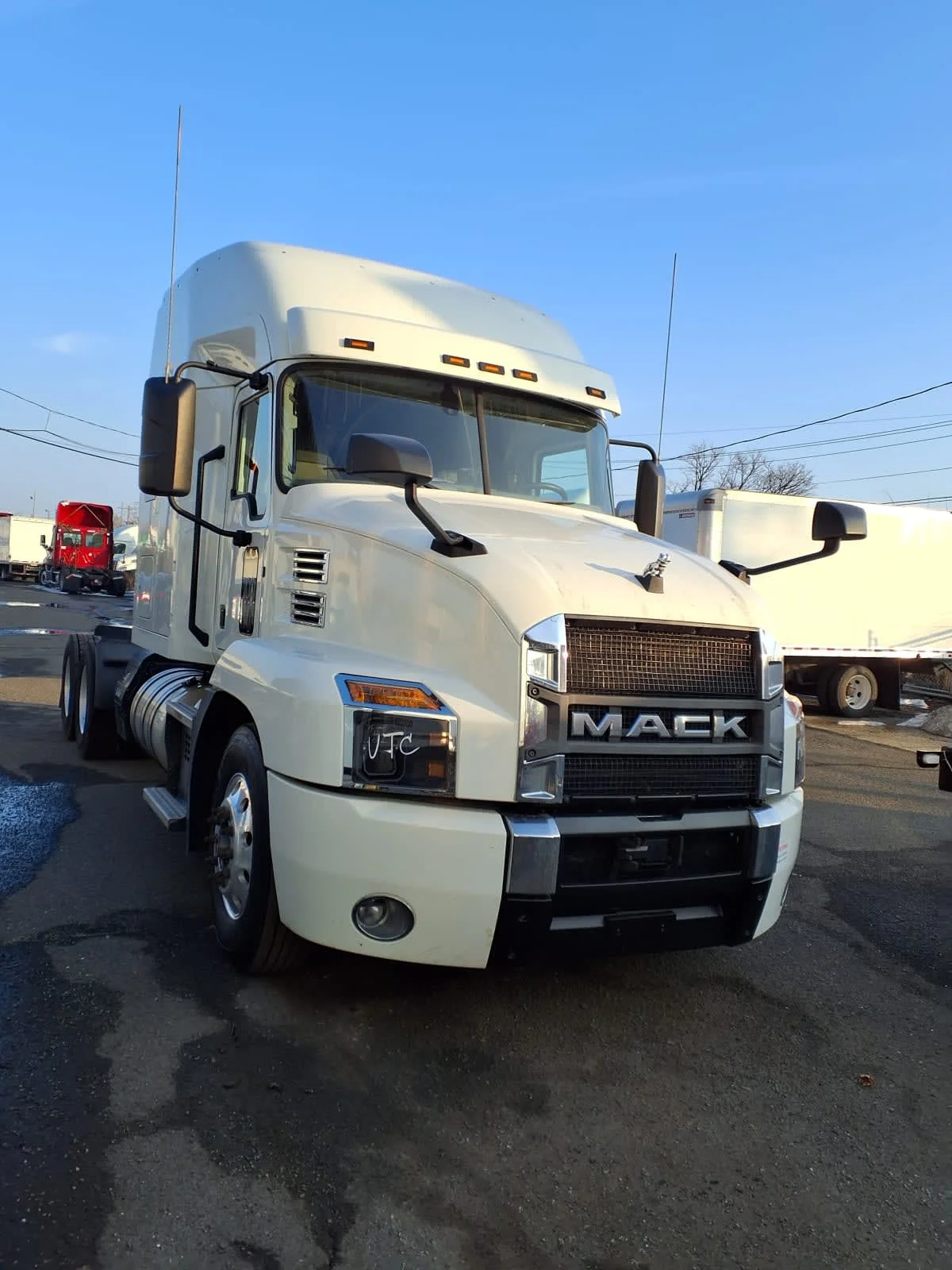 2020 Mack Anthem - image 3