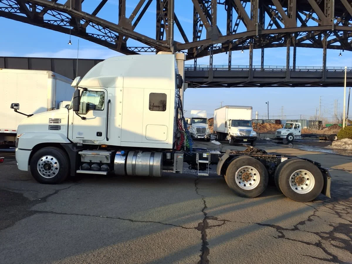 2020 Mack Anthem in Newark, NJ — photo 10