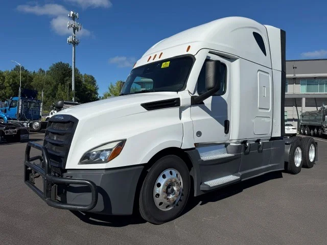 2023 Freightliner Cascadia in Pacific, WA — photo 3