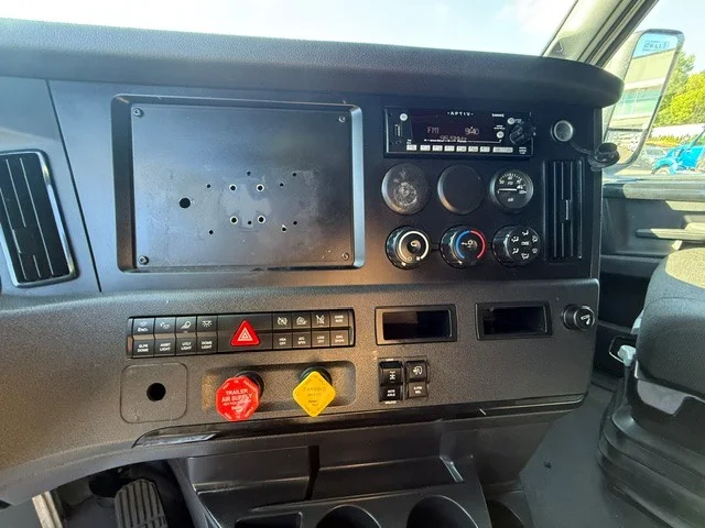 2023 Freightliner Cascadia in Pacific, WA — photo 11