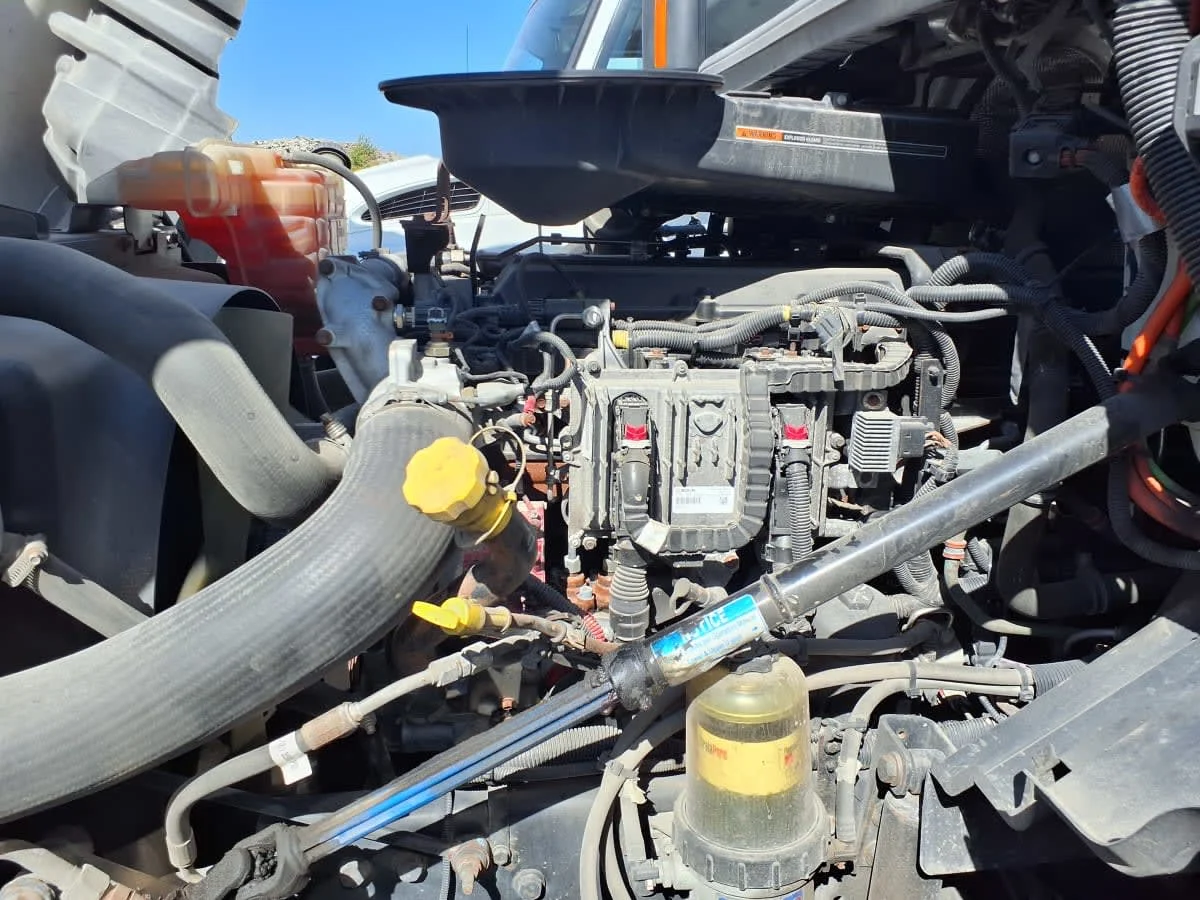 2019 International LT - image 8