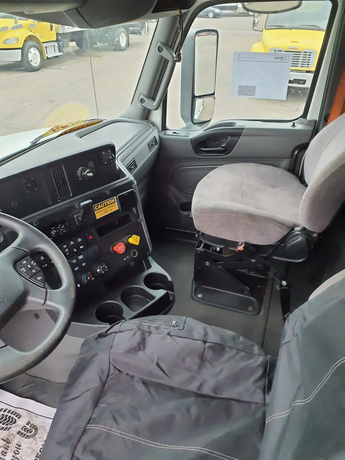 2020 International LT in Oak Creek, WI — photo 7