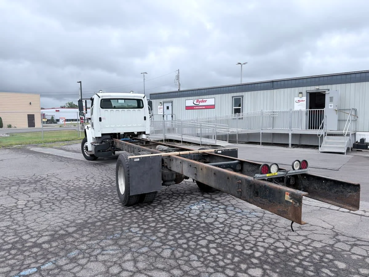 2020 Freightliner M2 106 in Syracuse, NY — photo 6