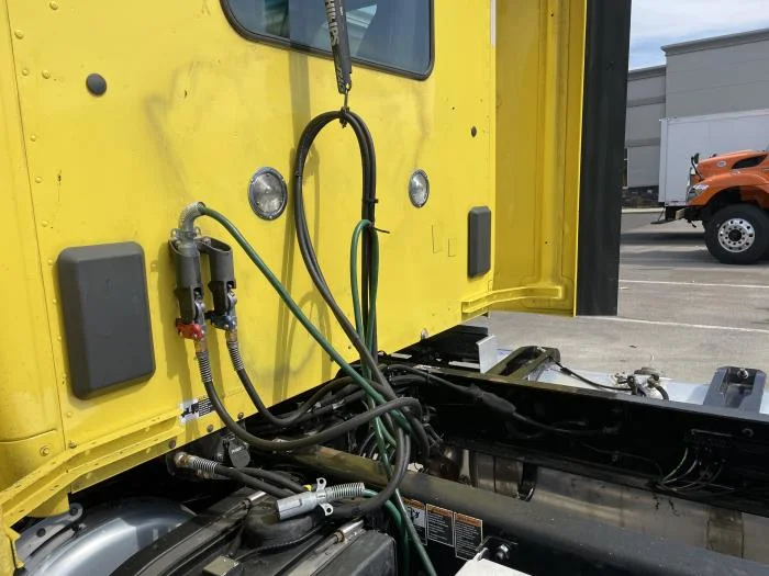2021 Peterbilt 579 in Cincinnati, OH — photo 20