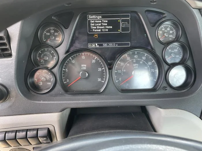 2021 Peterbilt 579 in Cincinnati, OH — photo 9