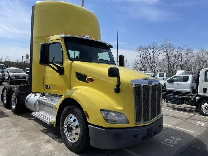 2021 Peterbilt 579 in Cincinnati, OH — photo 3