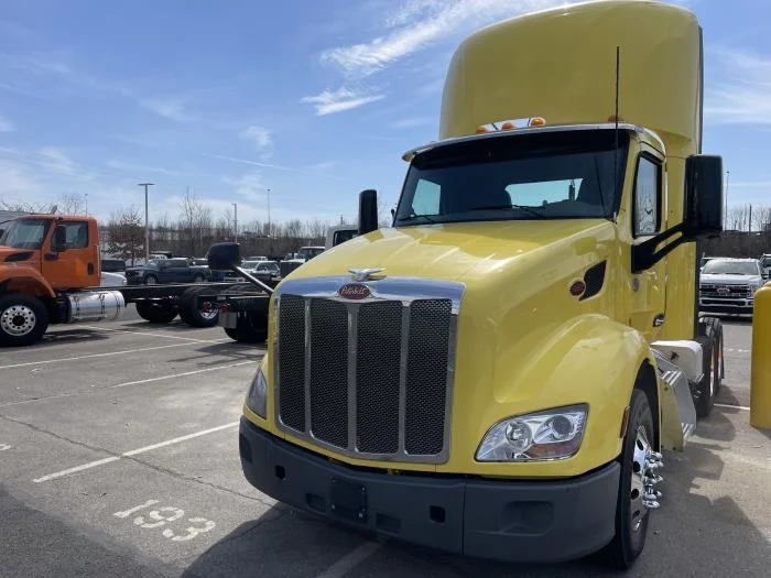 2021 Peterbilt 579 in Cincinnati, OH — photo 4