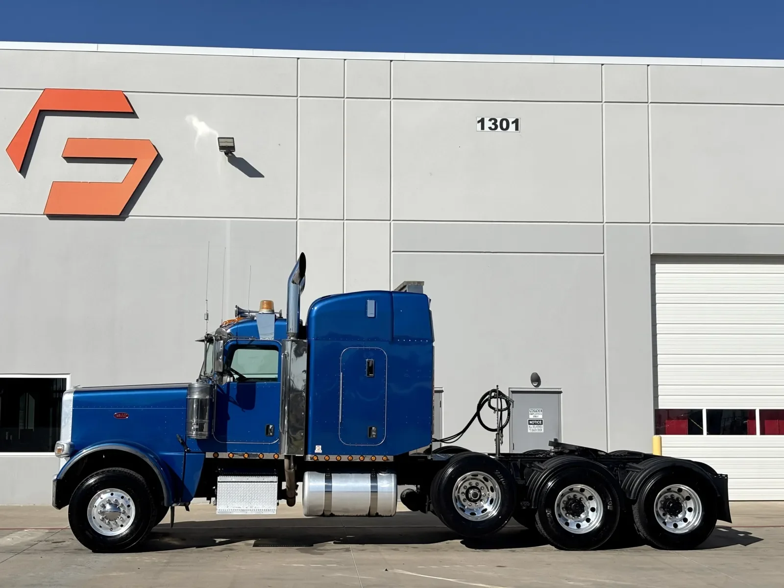 2018 Peterbilt 389 in Hutchins, TX — photo 4