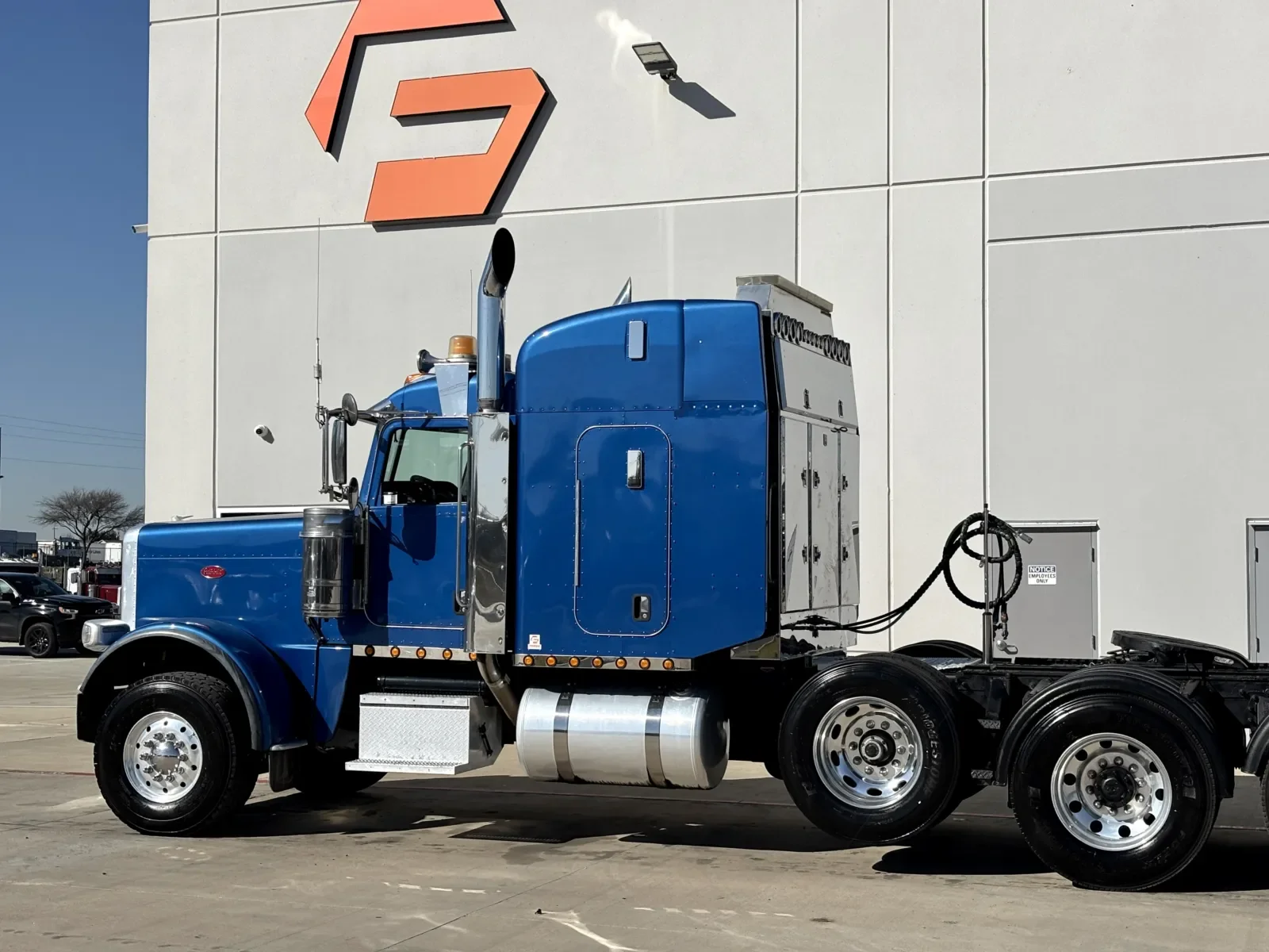 2018 Peterbilt 389 - image 8