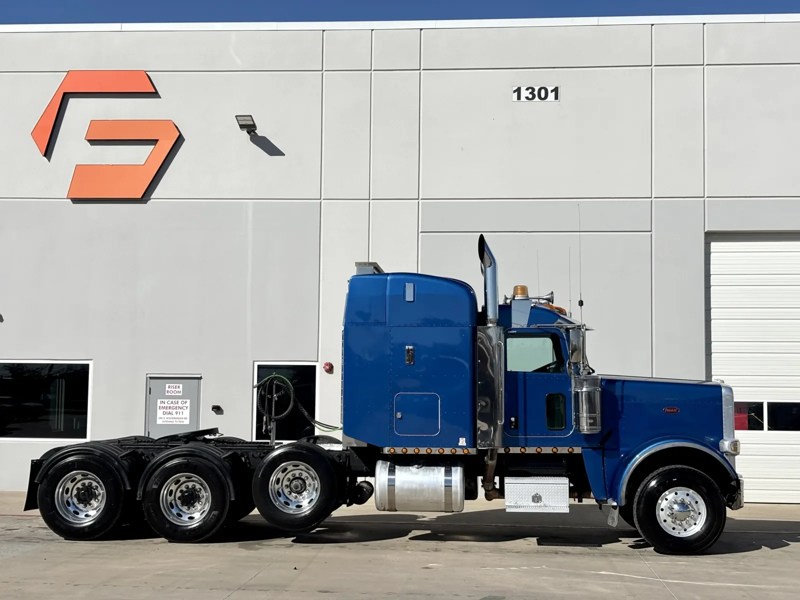 2018 Peterbilt 389 - image 3