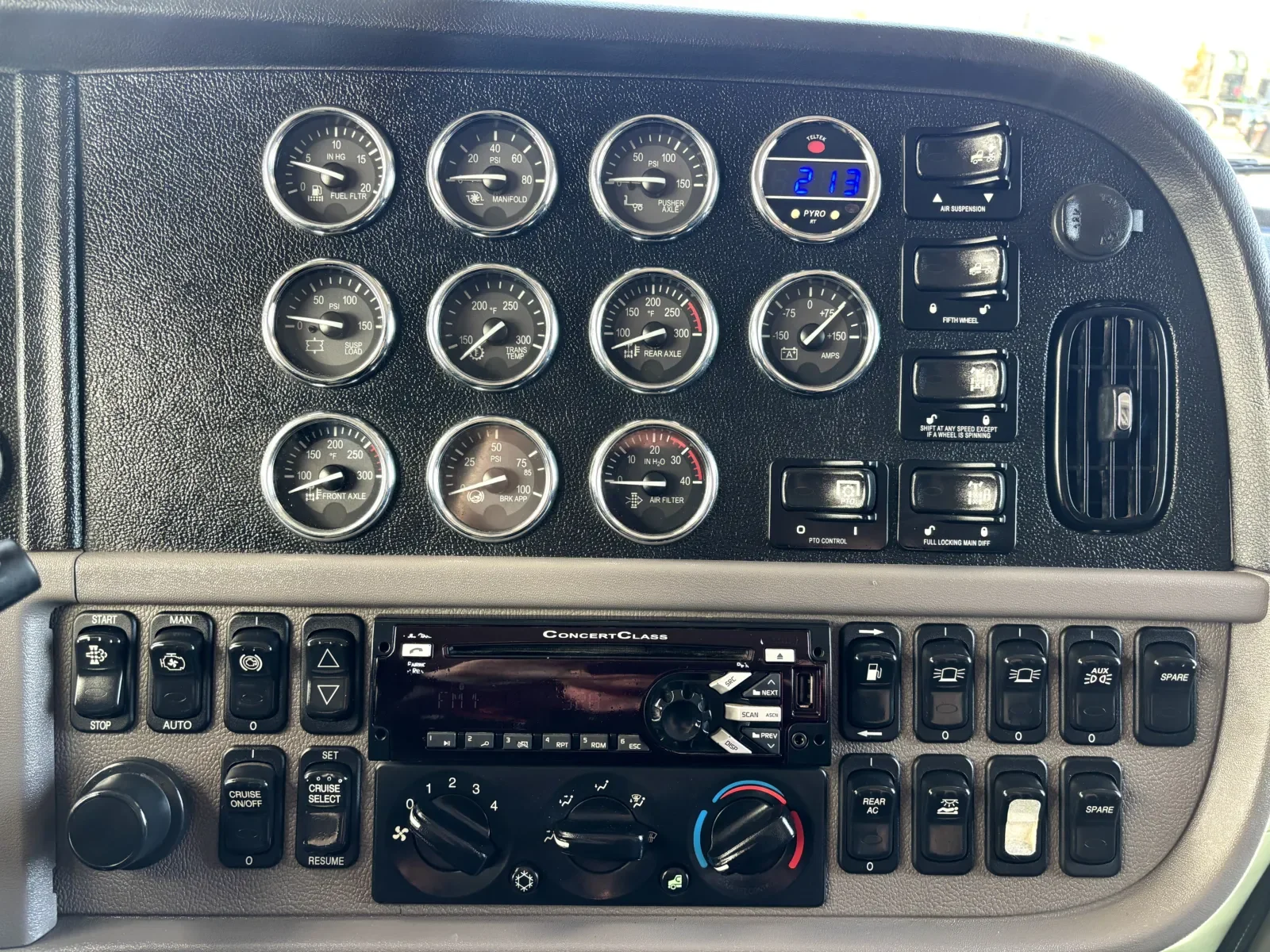 2018 Peterbilt 389 in Hutchins, TX — photo 18