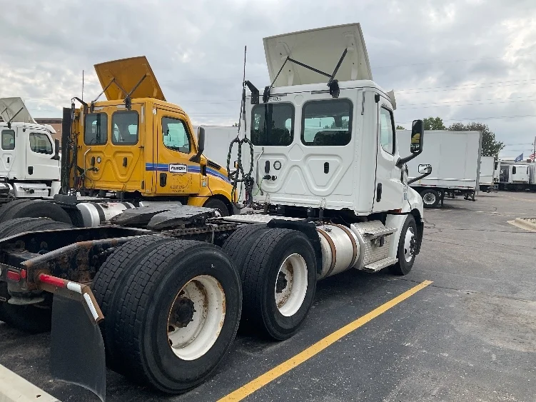 2020 Freightliner Cascadia - image 7