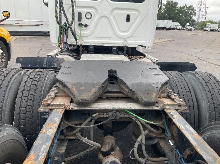 2020 Freightliner Cascadia - image 6