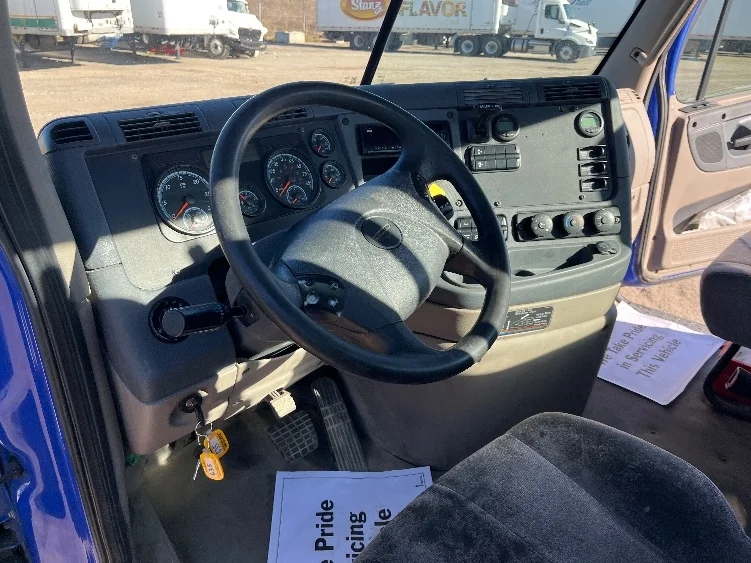2020 Freightliner Cascadia - image 10