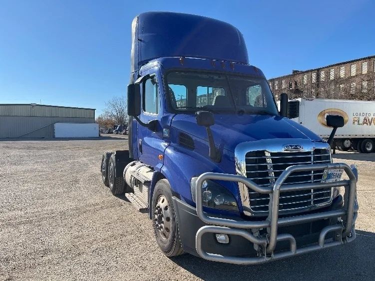 2020 Freightliner Cascadia in Elkhart, IN