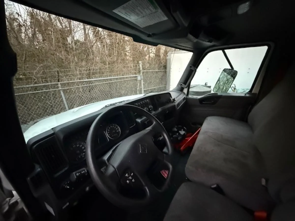 2019 International MV - image 5