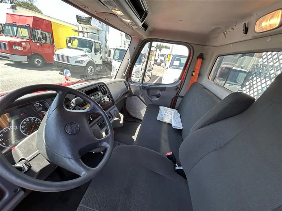 2015 Freightliner M2 106 - image 7