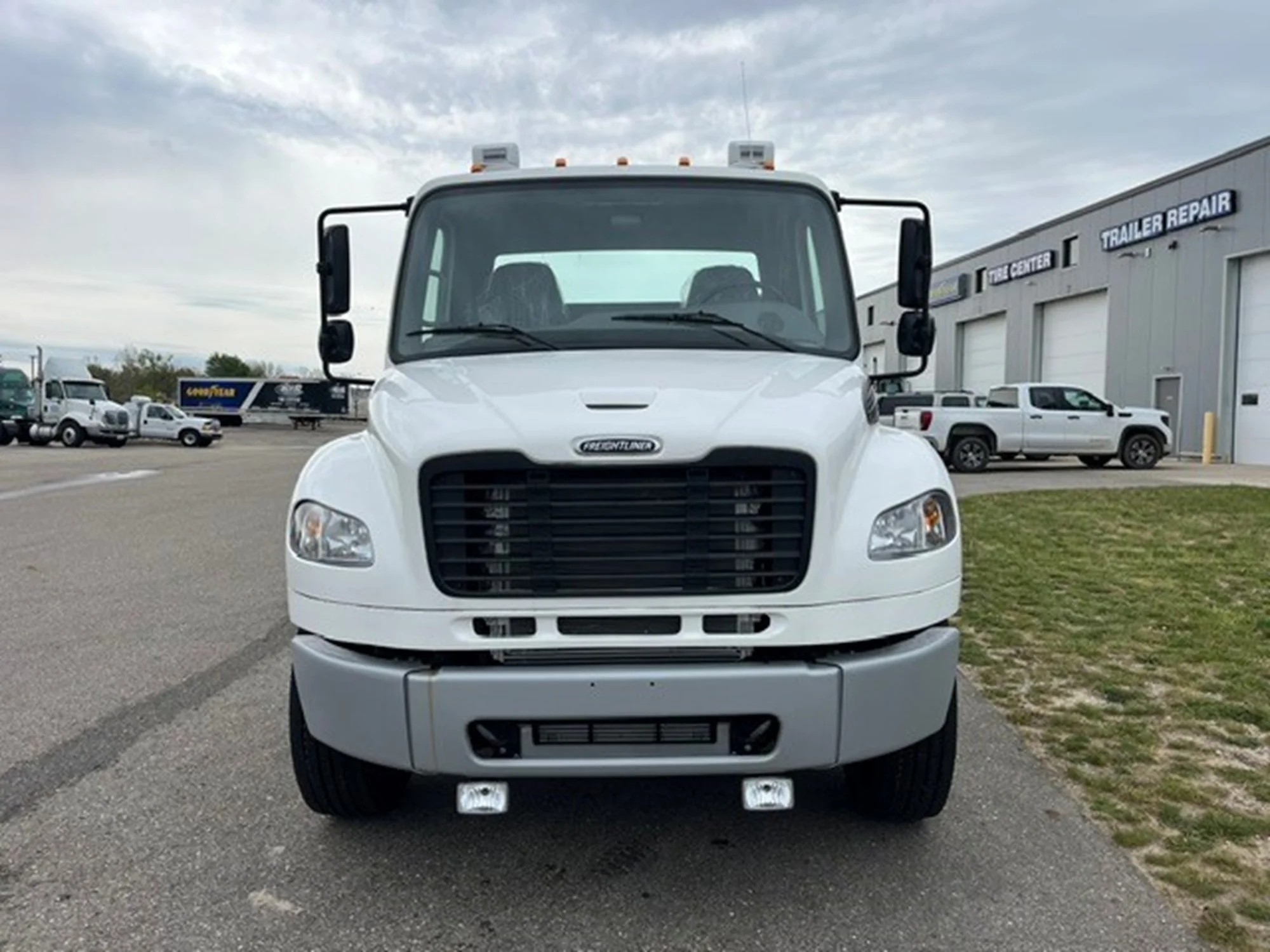2023 Freightliner eM2 in MI — photo 3