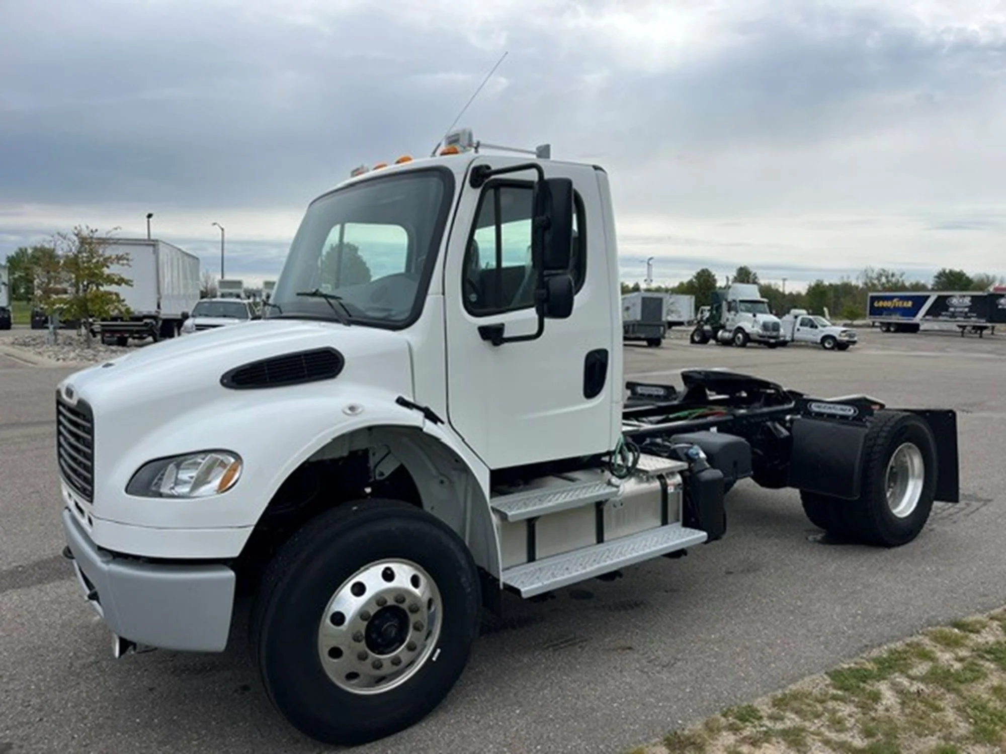 2023 Freightliner eM2 in MI — photo 2