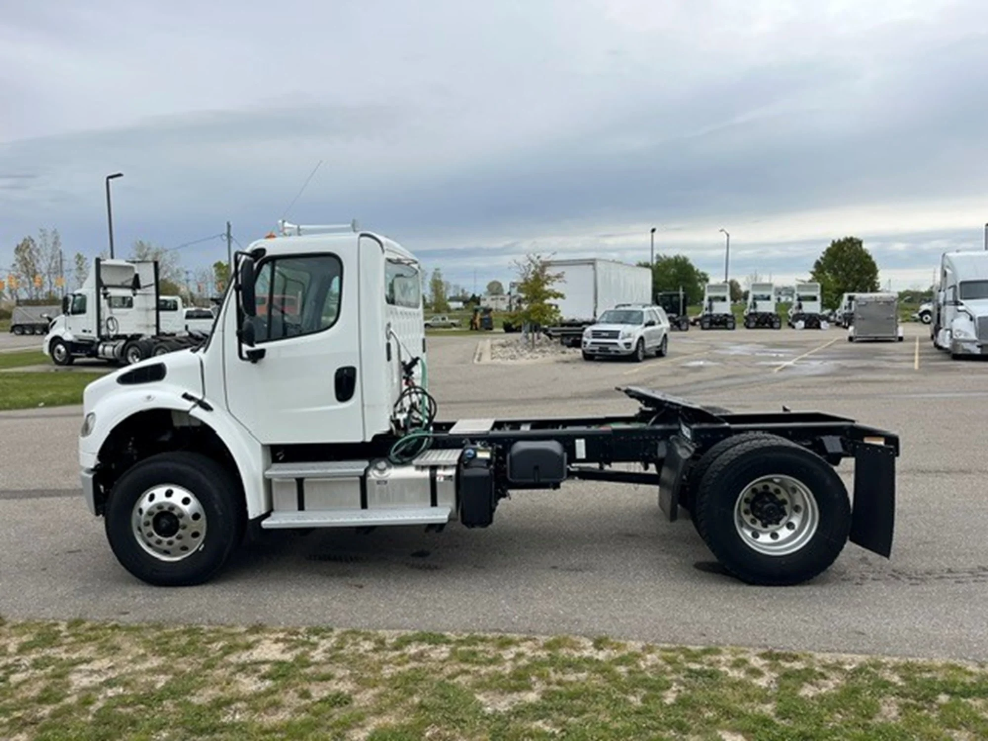 2023 Freightliner eM2 in MI — photo 9