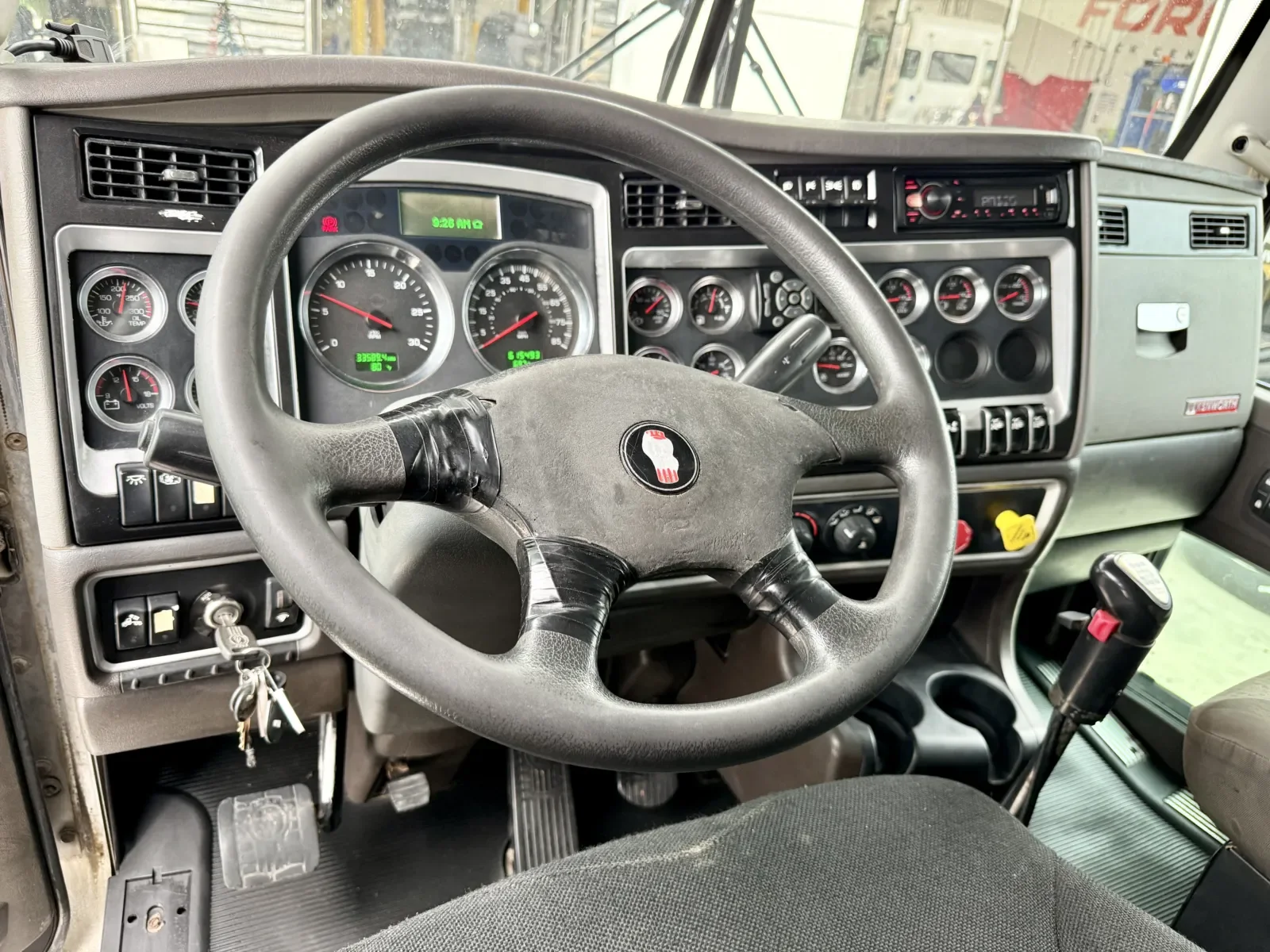 2012 Kenworth T800 in New Lenox, IL — photo 15